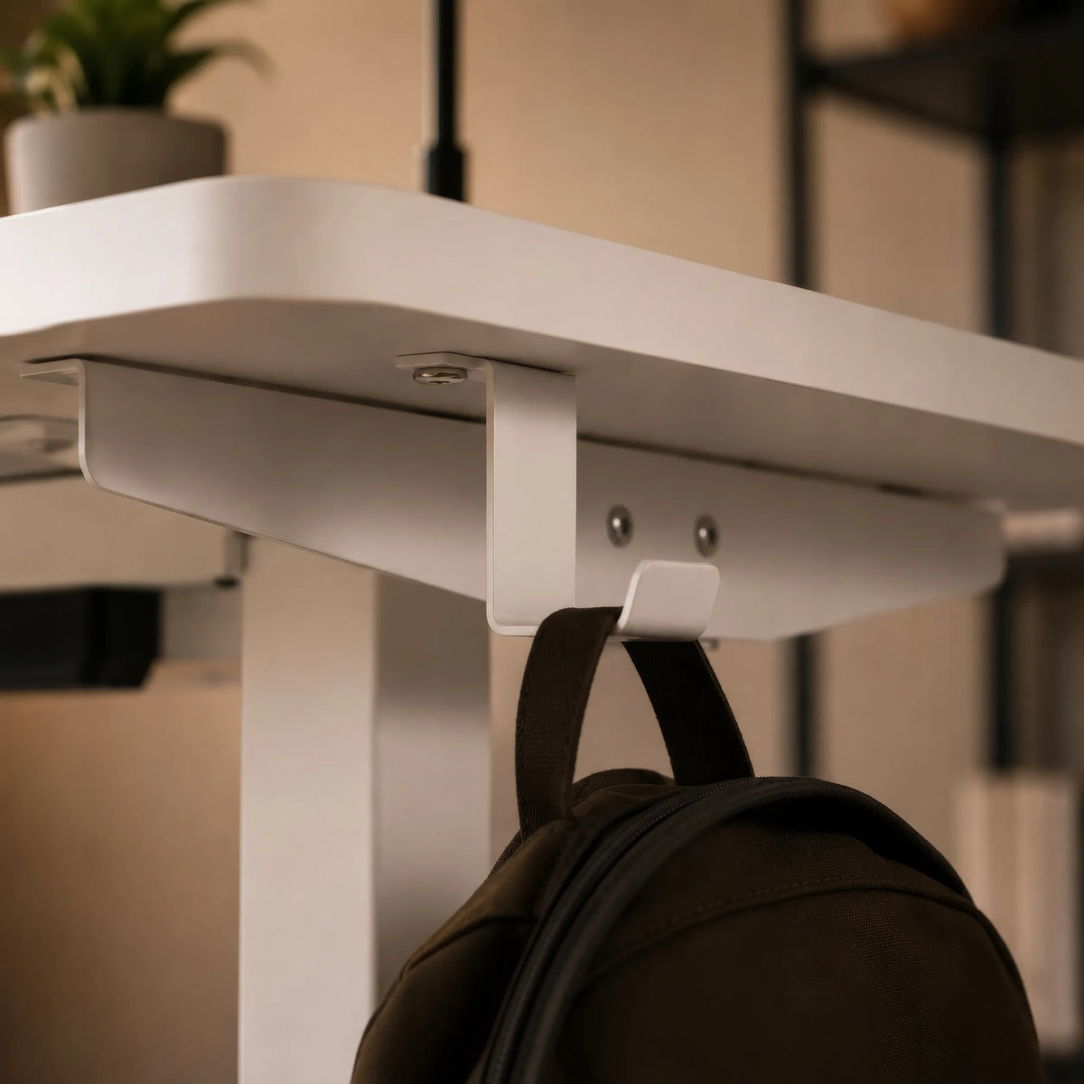 Elektrinis reguliuojamo aukščio stalas „Boste“ 120 × 60 cm su MDF stalviršiu ir greituoju įkrovimu