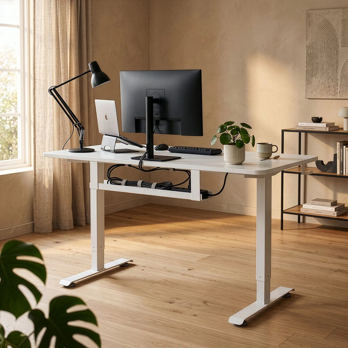Elektrinis stalas 120 × 60 cm, reguliuojamo aukščio 73–118 cm, su vientisu stalviršiu