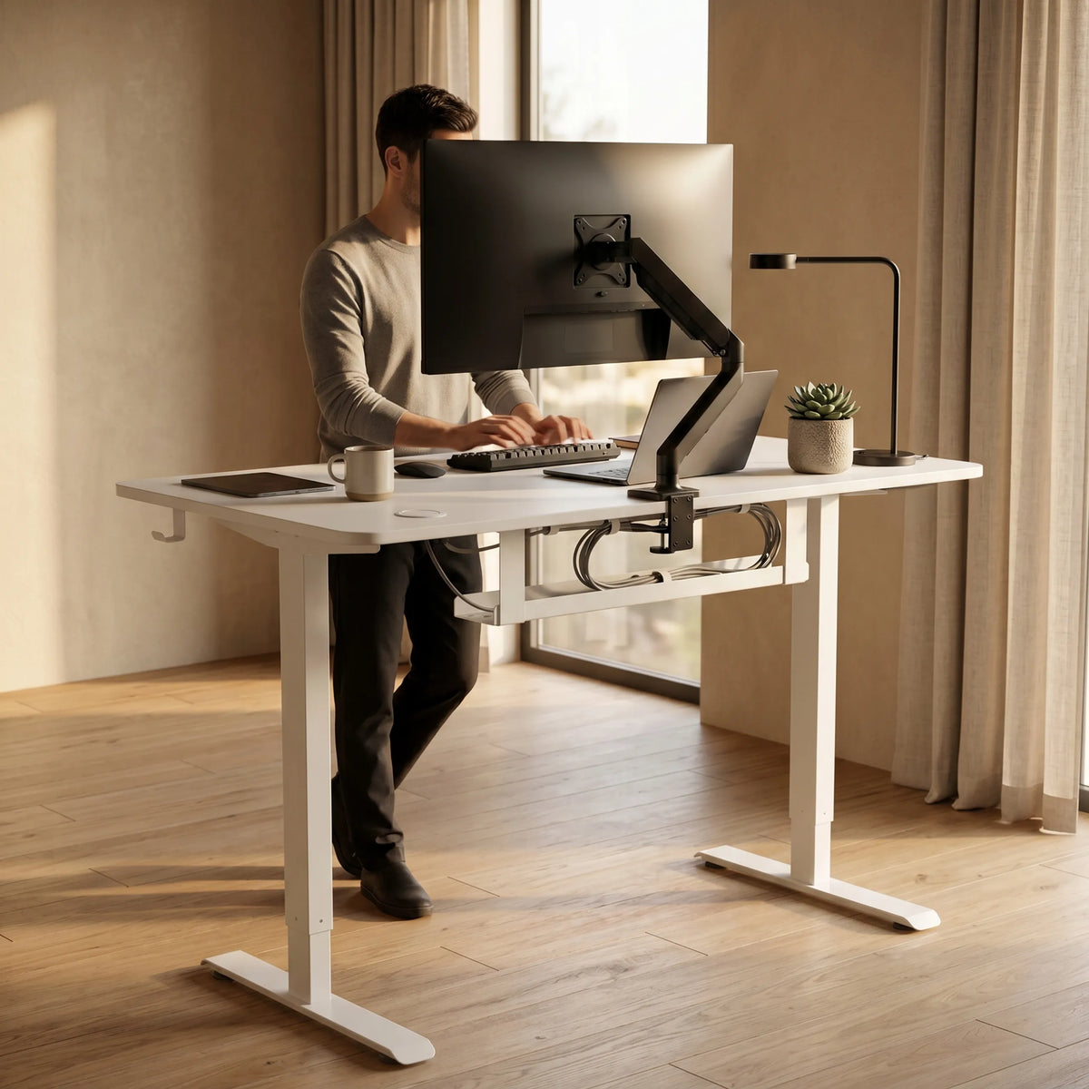 Elektrinis stalas 120 × 60 cm, reguliuojamo aukščio 73–118 cm, su vientisu stalviršiu