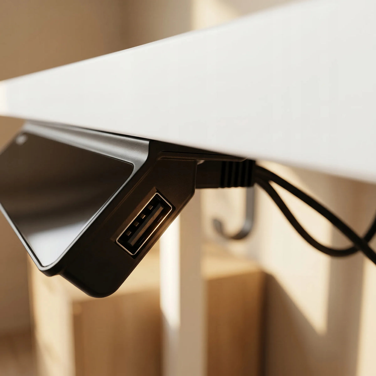 Elektrinis stalas 120 × 60 cm, reguliuojamo aukščio 73–118 cm, su vientisu stalviršiu