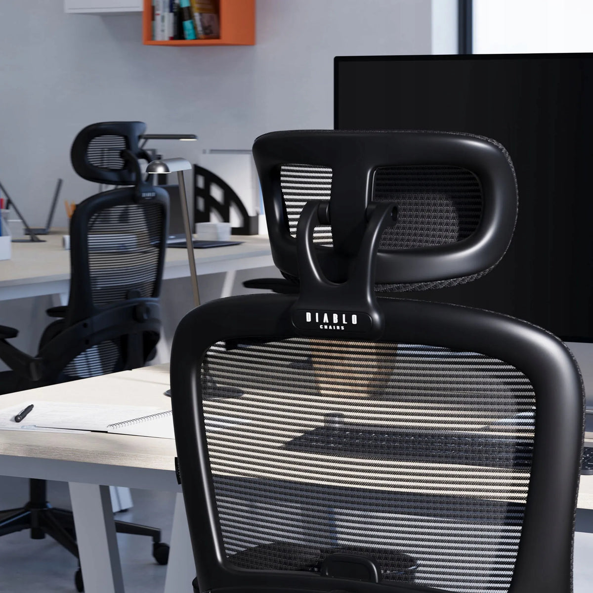 Ergonomiška biuro kėdė „Diablo Chairs V-Light“, juoda
