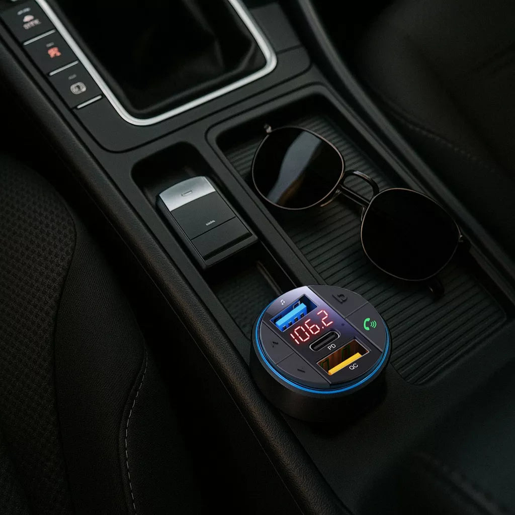 FM siųstuvas įkroviklis BLUETOOTH BT USB TIPAS-C QC 3.0 + PD 30W BASS LED MP3