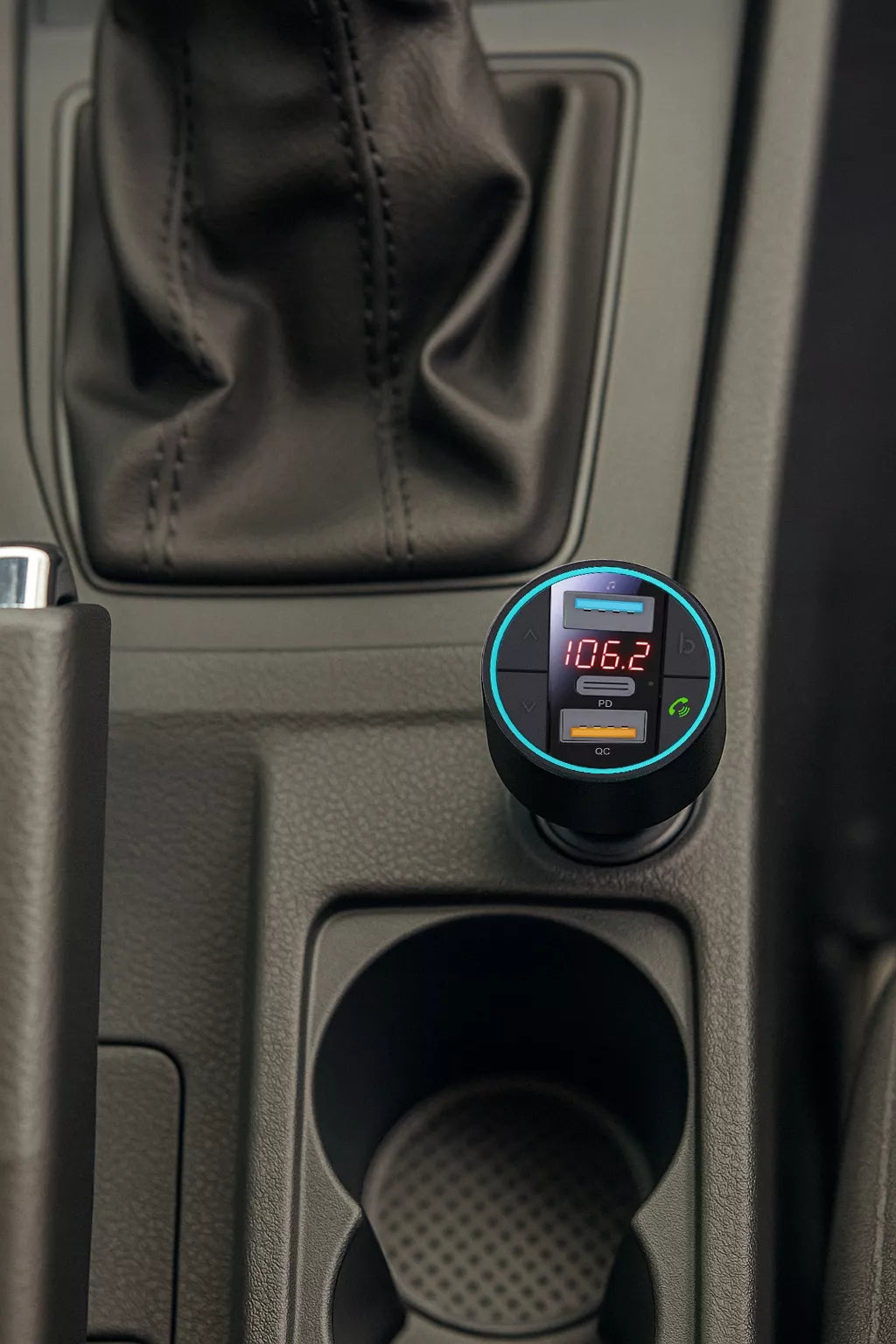 FM siųstuvas įkroviklis BLUETOOTH BT USB TIPAS-C QC 3.0 + PD 30W BASS LED MP3