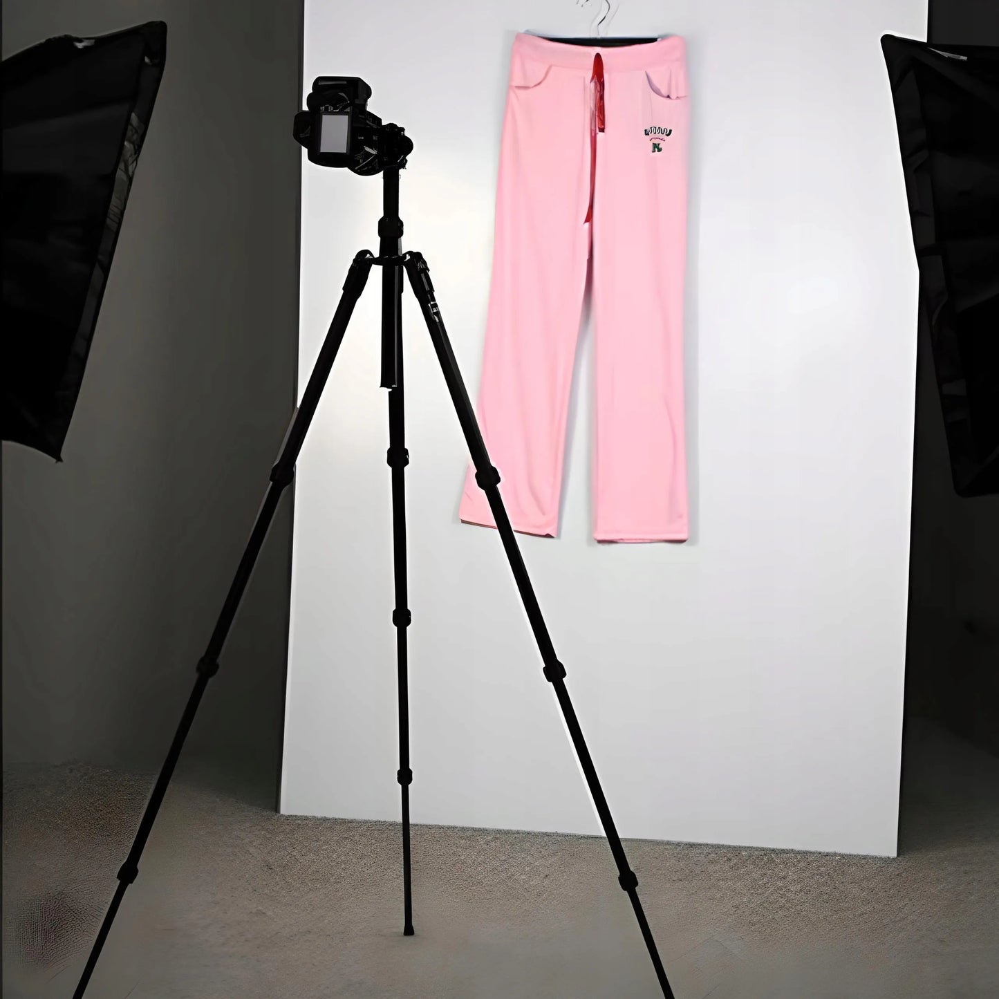 FOTOGRAFIJOS RINKINYS: 2 FOTOGRAFINĖS LEMPOS + 2 TRIKOJAI + 2 SOFTBOX DĖŽĖS 50 × 70 cm