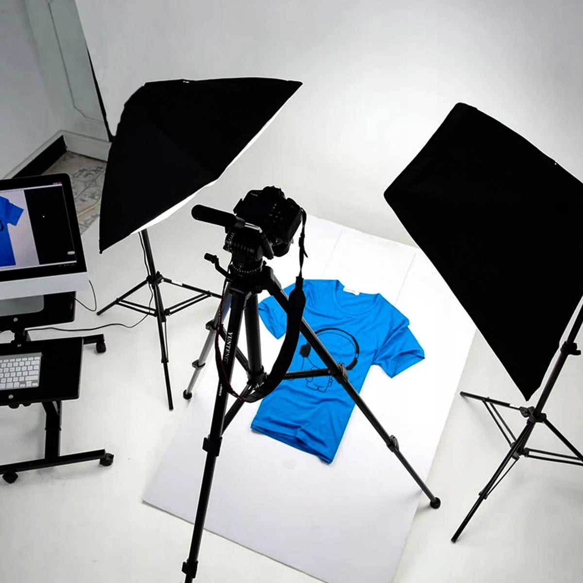 FOTOGRAFIJOS RINKINYS: 2 FOTOGRAFINĖS LEMPOS + 2 TRIKOJAI + 2 SOFTBOX DĖŽĖS 50 × 70 cm