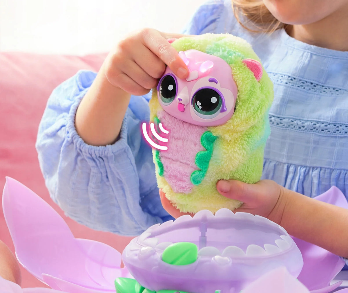 HATCHIMALS BLOOMABLES interaktyvi gėlė su drugelio transformacija