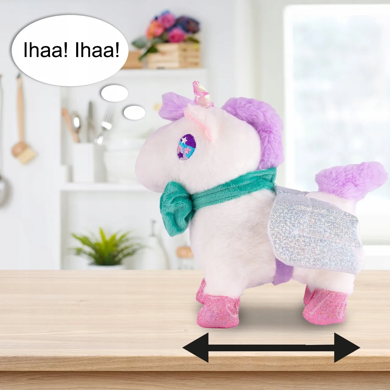 Interaktyvus vienaragis su pavadėliu, skleidžiantis garsus ir vaikštantis su priedais