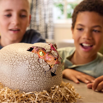 „Jurassic World Primal Hatch“ interaktyvus T-Rex dinozauras, išsiritantis iš kiaušinio