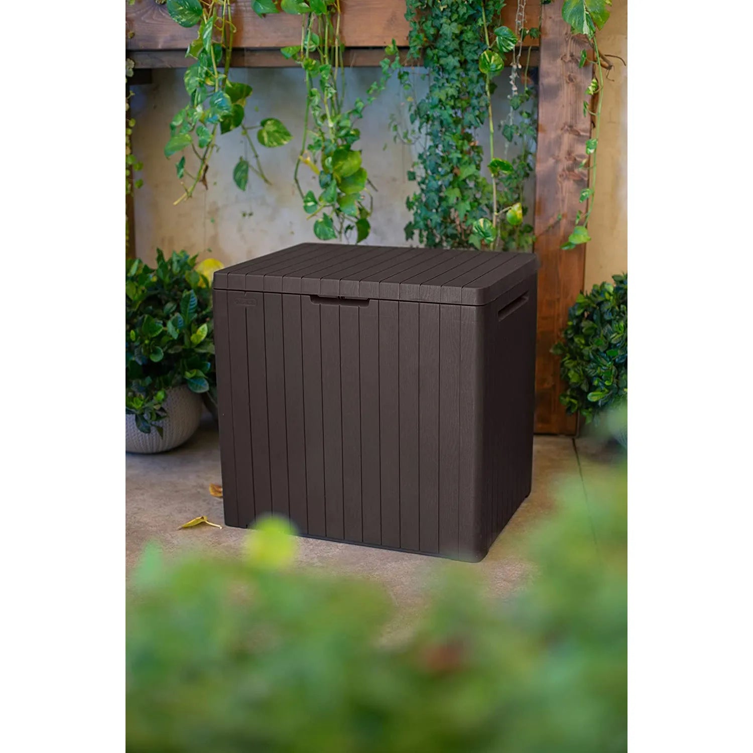 Keter City Storage Box 113L lauko baldų dėžė – ruda