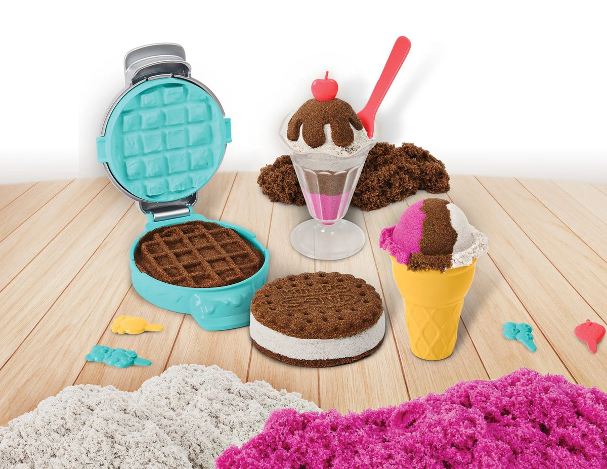 Kinetic Sand ledų gardumynų ledainė – kvapnus kinetinis smėlis, 3 spalvos