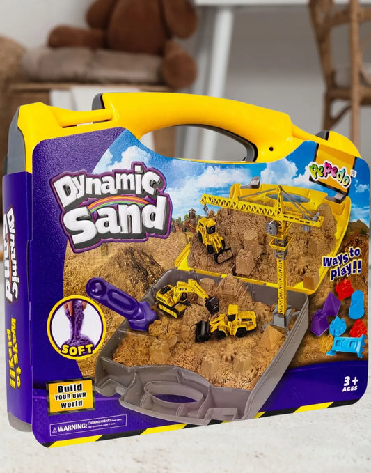 Kinetinio smėlio rinkinys 1,5 kg – statybų aikštelė su ekskavatoriais, transporto priemonėmis ir lagaminu