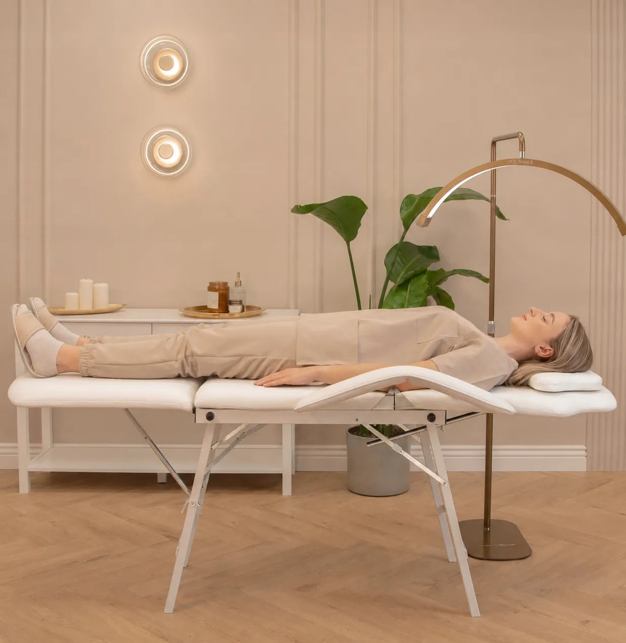 Kosmetologinė kėdė, gultas blakstienų priauginimui, SPA, pedikiūrui ir tatuiruotėms
