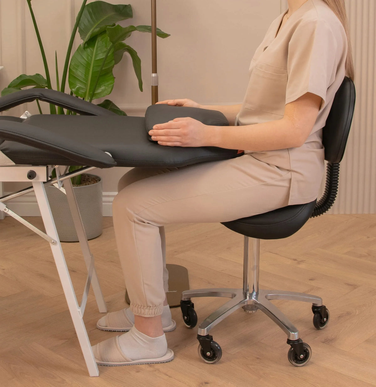 Kosmetologinė kėdė gultas tatuiruotėms pedikiūrui salonui kabinetui