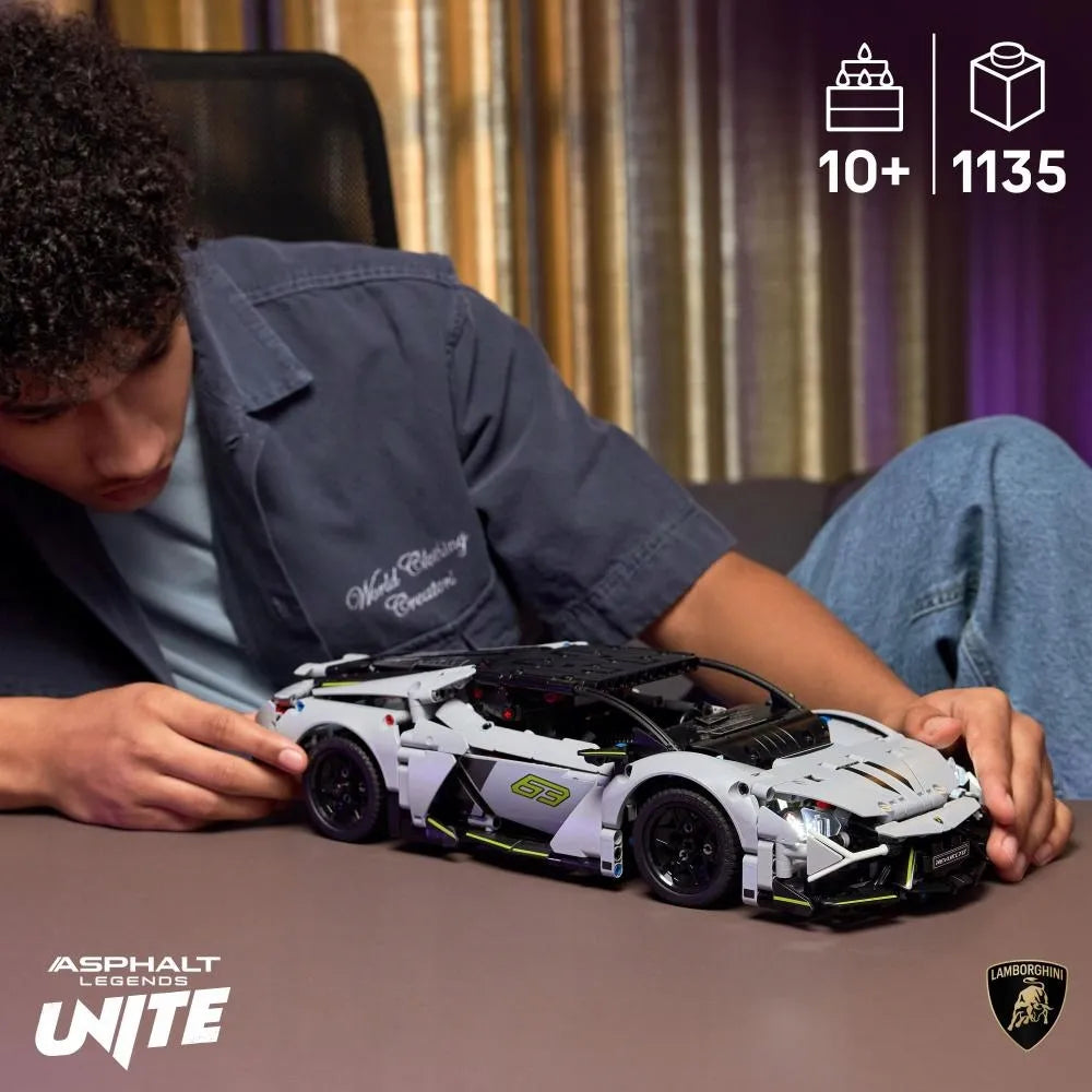 LEGO 42214 Technic „Lamborghini Revuelto“ sportinis automobilis