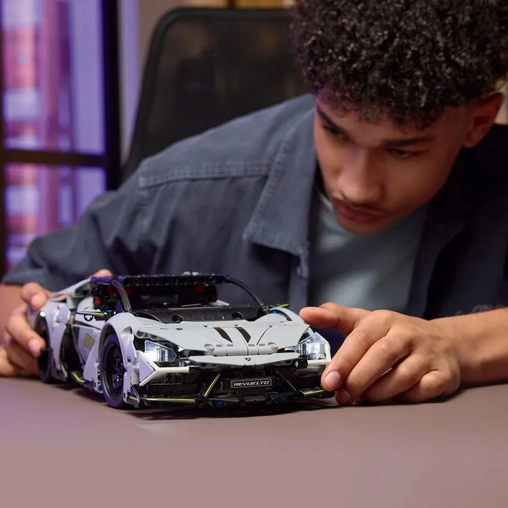 LEGO 42214 Technic „Lamborghini Revuelto“ sportinis automobilis