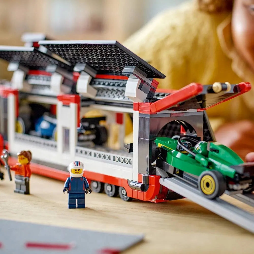 LEGO 60445 City F1 sunkvežimis su RB20 ir AMR24 F1 bolidais