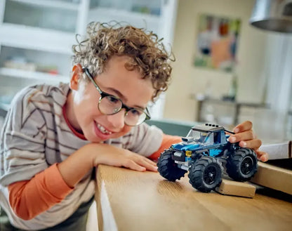 LEGO City mėlynas visureigis Monster Truck 60402 – jaudinantis vairavimas ir akrobatiniai triukai!