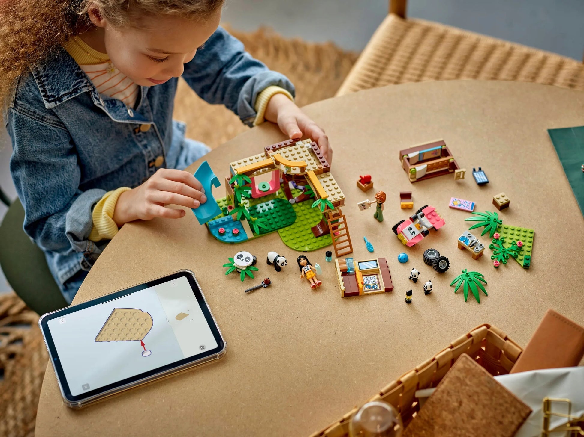 LEGO Friends Pandų gelbėjimo rezervatas 42648 – namelis medyje