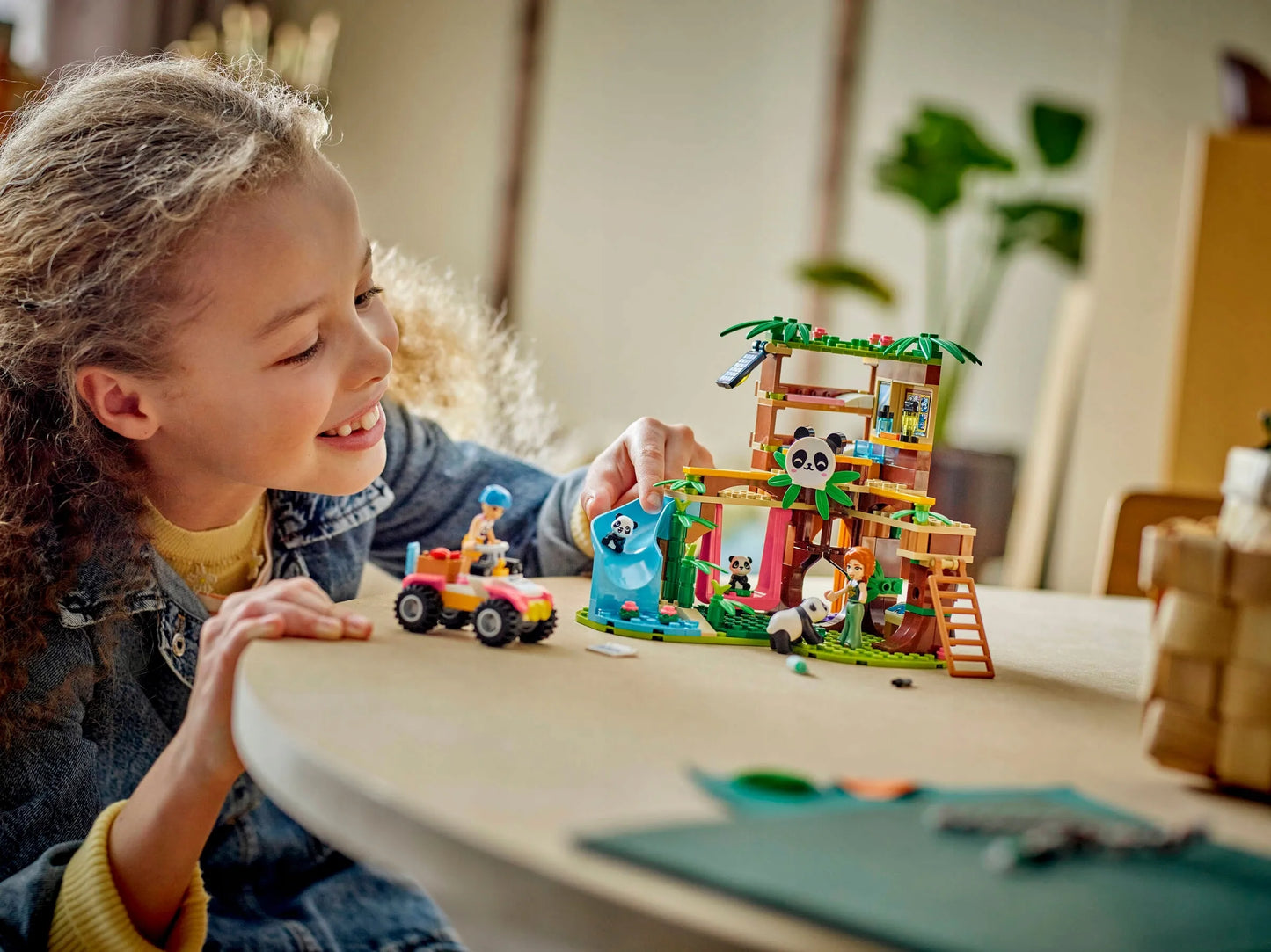 LEGO Friends Pandų gelbėjimo rezervatas 42648 – namelis medyje