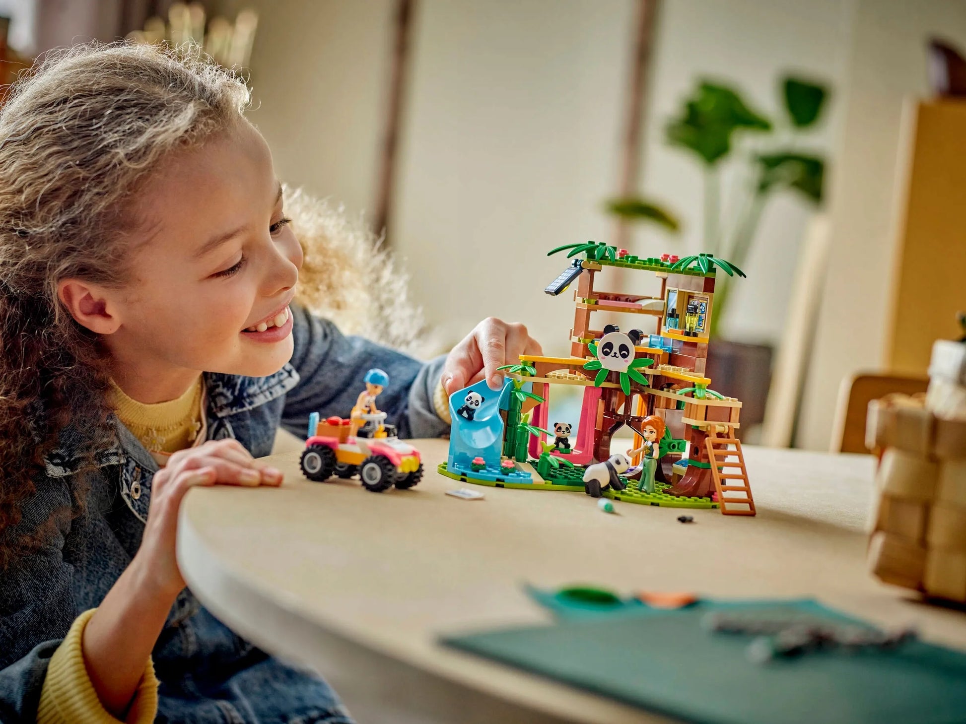 LEGO Friends Pandų gelbėjimo rezervatas 42648 – namelis medyje