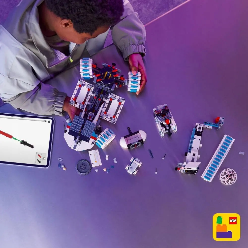 LEGO Technic Mėnulio visureigis Lunar Outpost 42211
