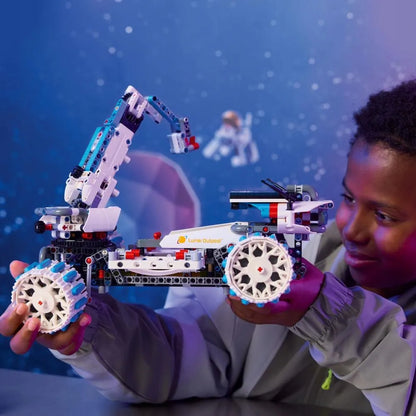 LEGO Technic Mėnulio visureigis Lunar Outpost 42211