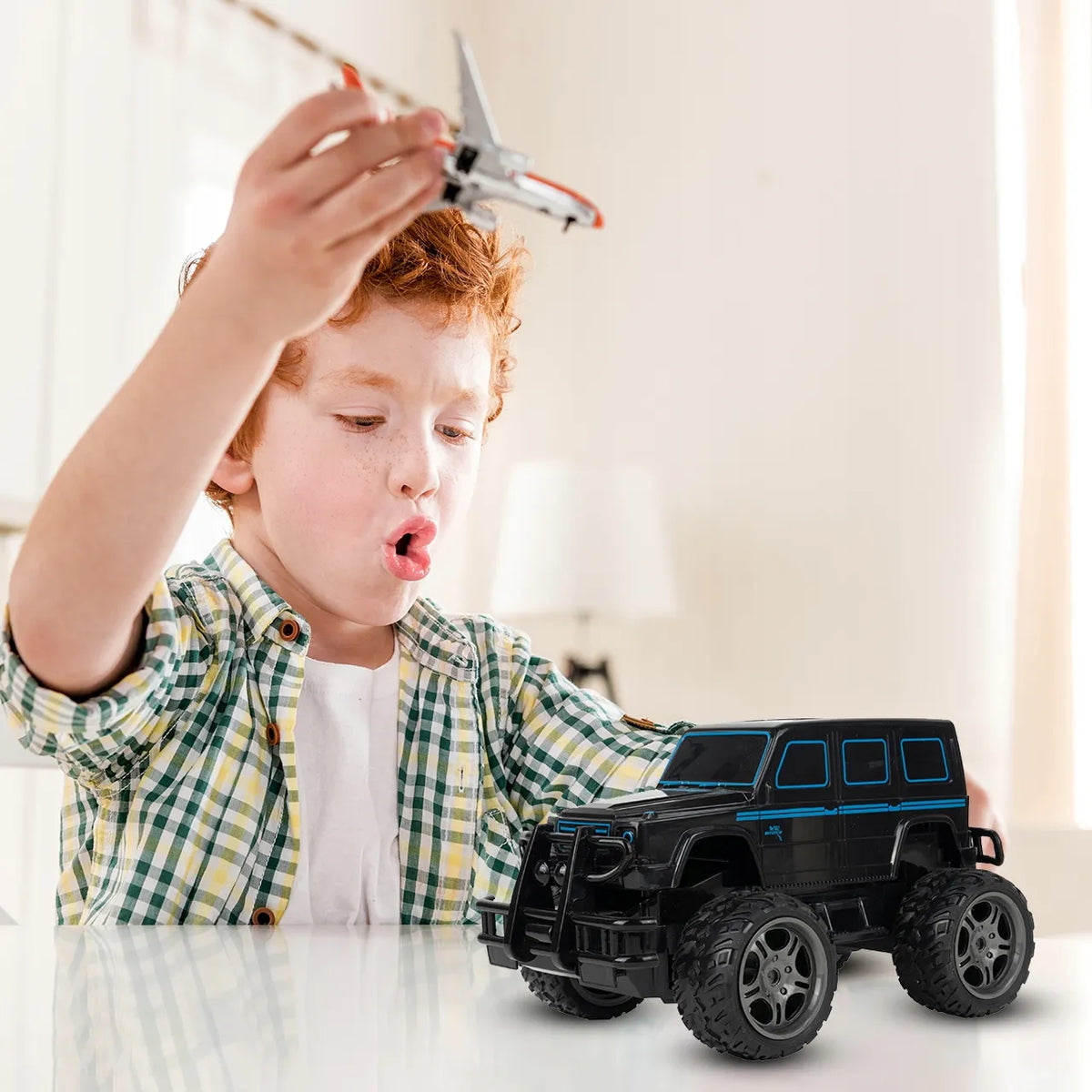 MalPlay RC SWAT visureigis su nuotolinio valdymo pulteliu ir USB įkrovimu