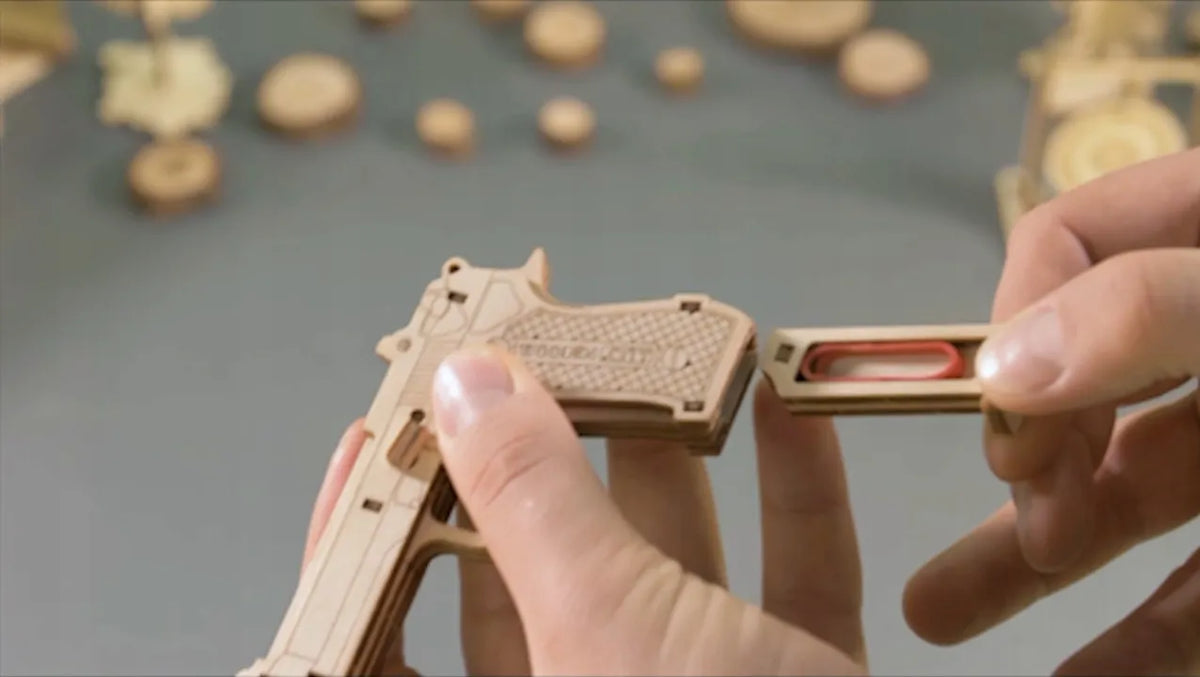 Medinis mechaninis BRT-9 modelis – Wooden.City 3D dėlionė