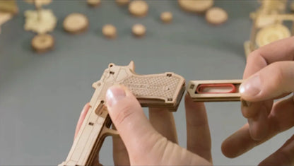 Medinis mechaninis BRT-9 modelis – Wooden.City 3D dėlionė