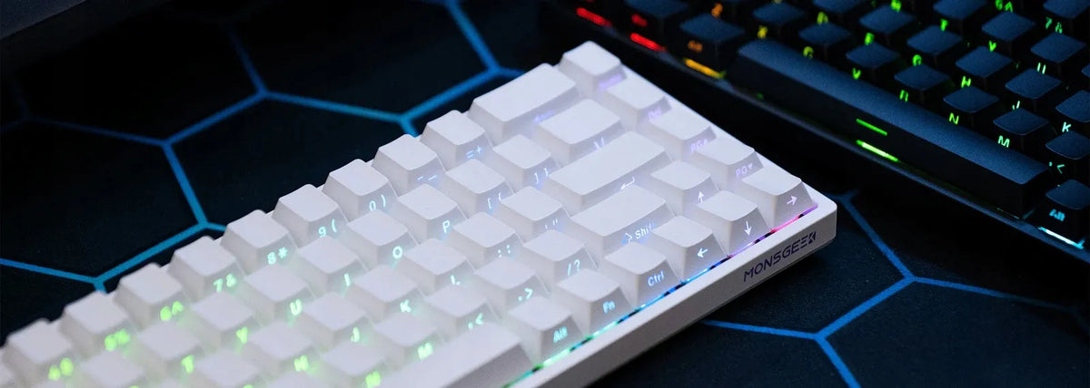 MonsGeek Fun68 Pro HE – juoda klaviatūra su šoniniu ženklinimu, „Rapid Trigger“, „Hall Effect“ ir RGB apšvietimu