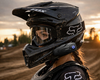 Motociklu interkoms Bluetooth 5.3 ar ANC — sakaru attālums 500 m, darbība līdz 100 km/h, 2 lietotājiem, IPX5 ūdensizturība