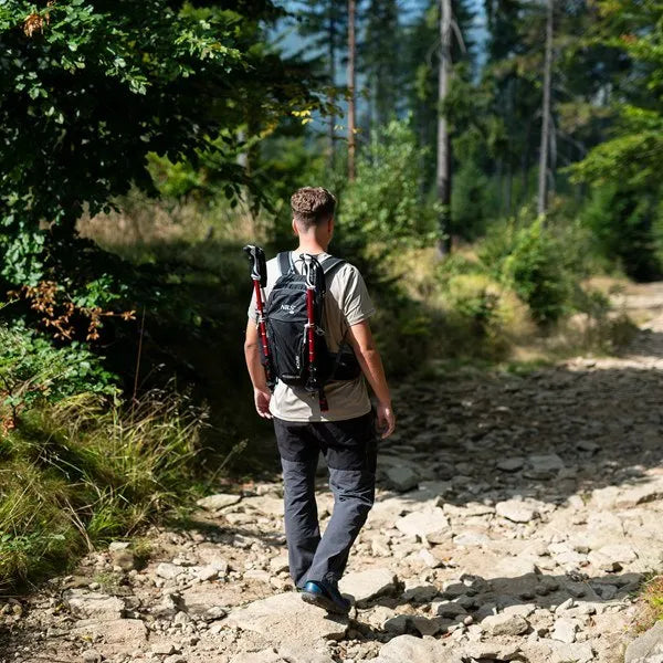 „Nils Camp NC1950 Caver“ juoda turistinė kuprinė, 18 l