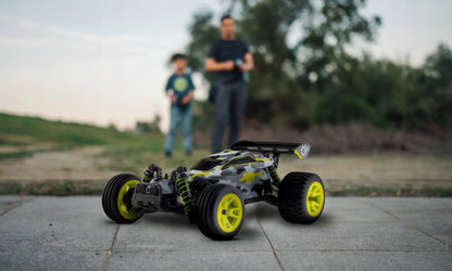 Nuotoliniu būdu valdomas automobilis OVERMAX X-PACE, veikimo nuotolis 100 m, greitis iki 45 km/h