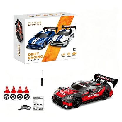 Nuotoliniu būdu valdomas RC driftinis automobilis, 4x4, su ratais ir kūgeliais, iki 30 km/val.