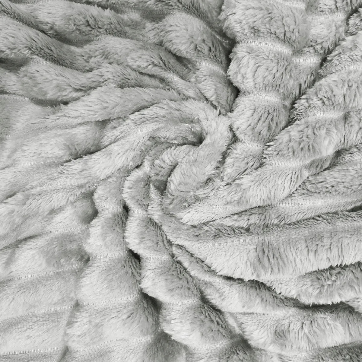 „Nuvio“ pilkas mikrofibros pledas-lovos užtiesalas su įspaustomis juostomis, 160 × 200 cm