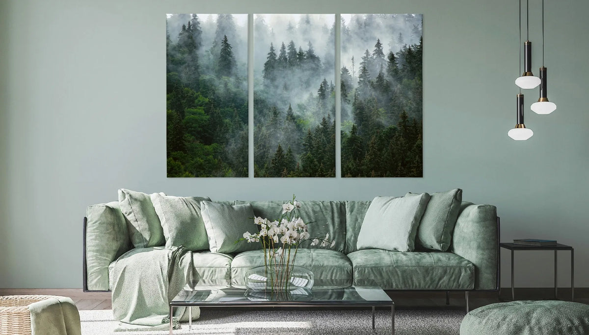 Paveikslų rinkinys svetainei „Miškas rūke“ – gamtos peizažas ant sienos, triptikas 120 × 80 cm