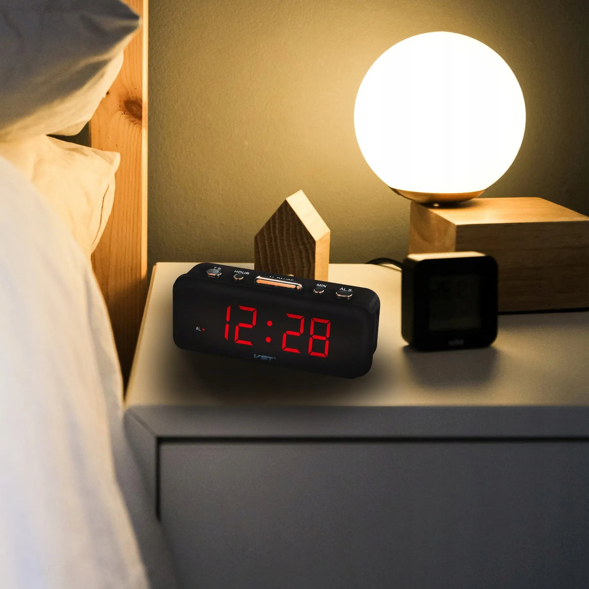 RETOO LED skaitmeninis laikrodis žadintuvas su 24h formatu, garsiu žadintuvu ir snaudimo funkcija