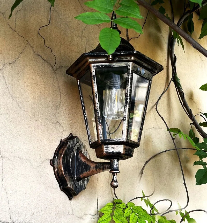 RETRO saulės energija veikiantis sieninis šviestuvas su judesio ir prieblandos jutikliu