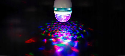 RGB LED diskotekinė lemputė su E27 cokoliu