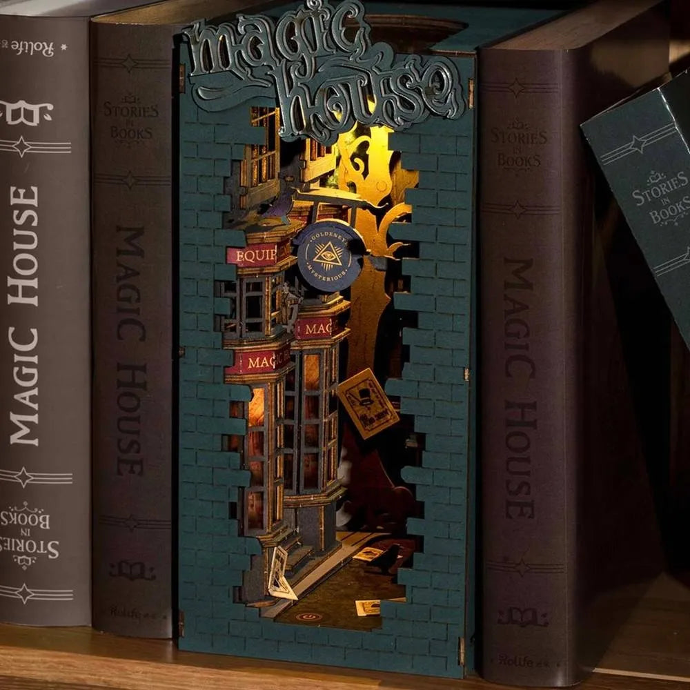 „Robotime“ medinis 3D modelis „Magiškas namelis“ – surenkamas „Book Nook“ rinkinys, dovana