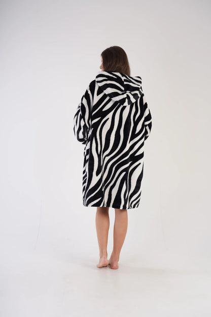Šilta pliušinė džemperinė antklodė „oversize“ 2 viename