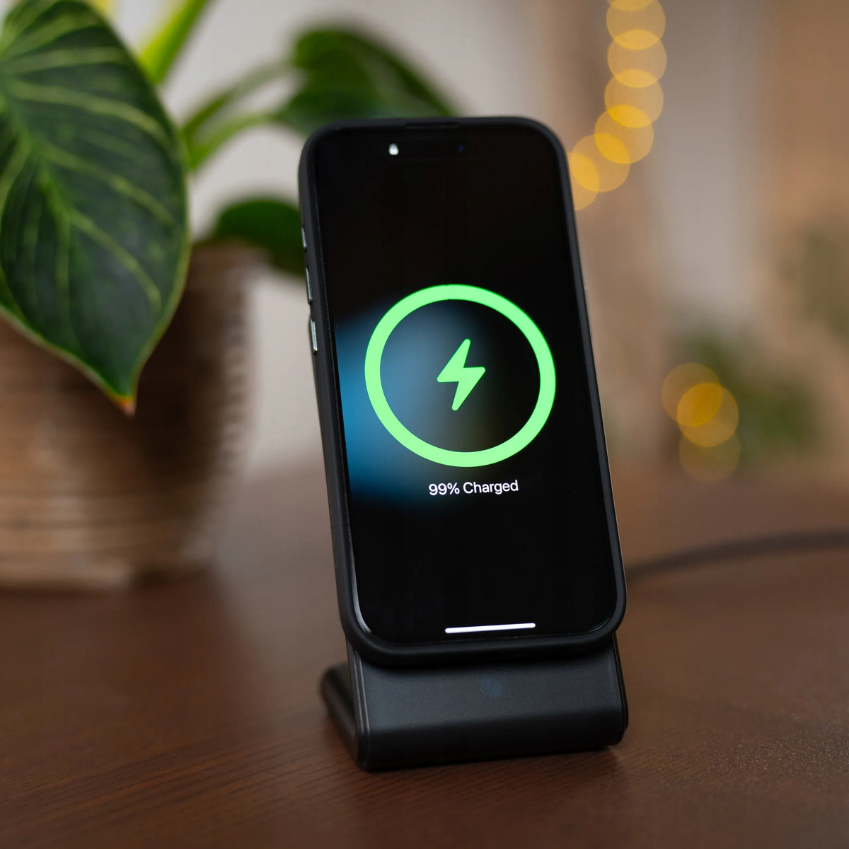 „Spacecase MagCharge WM2B“ belaidis „MagSafe“ įkroviklis, skirtas „iPhone“ ir „AirPods“, juodas