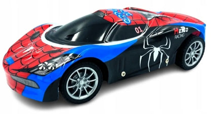 „Spider“ sportinis automobilis „Avengers“, nuotoliniu būdu valdomas, su šviesomis