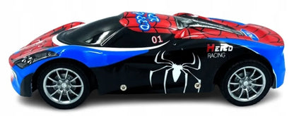 „Spider“ sportinis automobilis „Avengers“, nuotoliniu būdu valdomas, su šviesomis