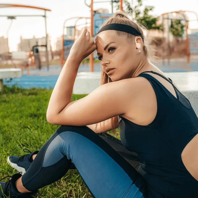 Sportinės belaidės „Bluetooth“ į ausis įstatomos ausinės „LEMON J92“ su įkrovimo dėklu ir išorinio akumuliatoriaus funkcija, mėlynos