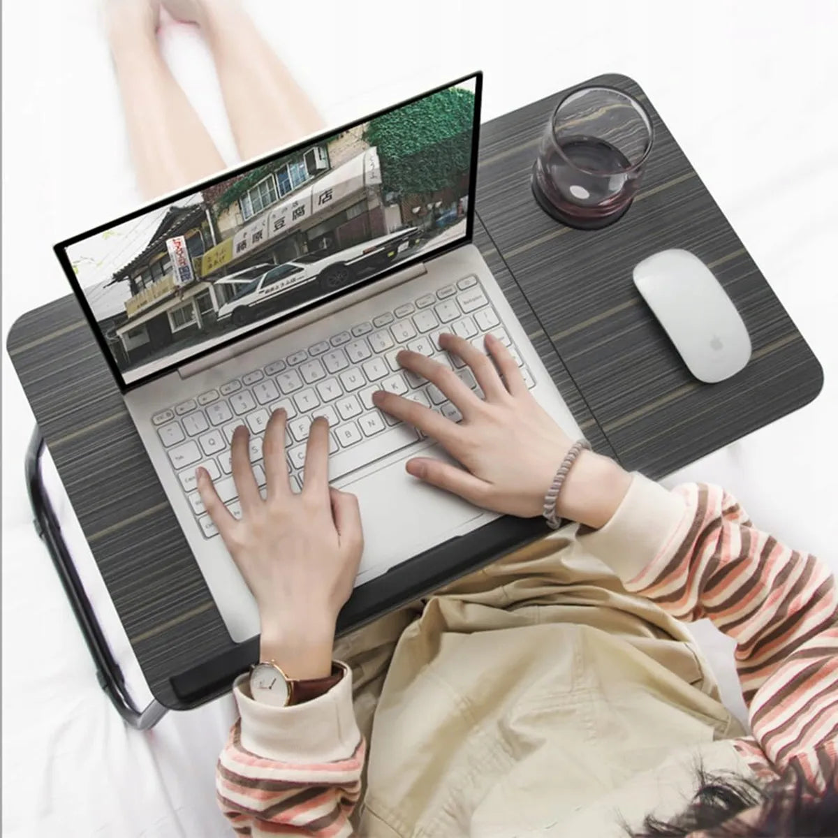 Sulankstomas staliukas nešiojamajam kompiuteriui, lovai, mobilus pusryčių stovas