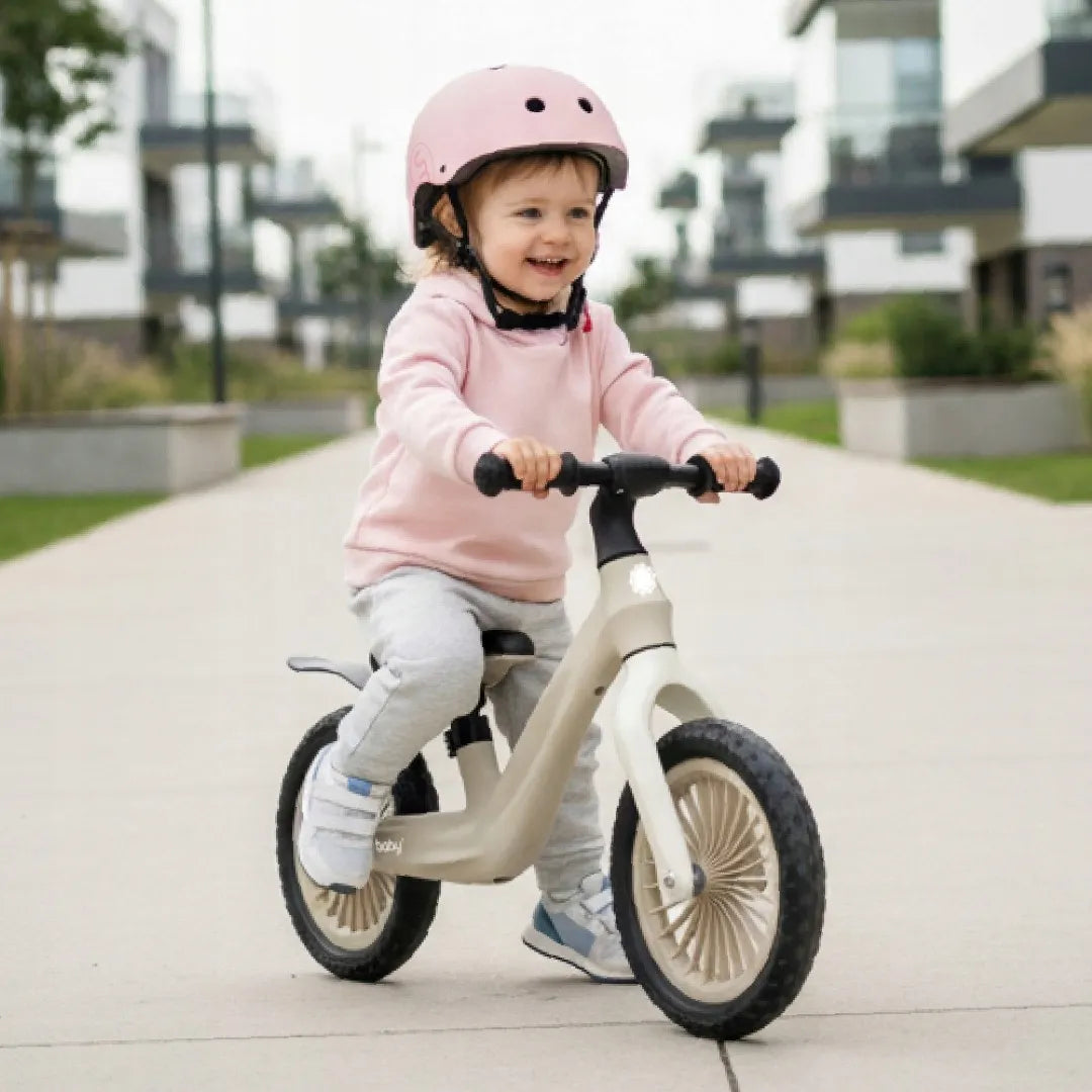Sun Baby SPORT balansinis dviratis vaikams, 2,5 kg, itin lengvas, su sparnu ir poroloniniais ratais, smėlio spalvos