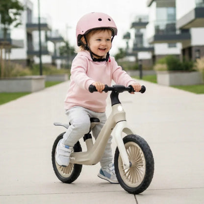 Sun Baby SPORT balansinis dviratis vaikams, 2,5 kg, itin lengvas, su sparnu ir poroloniniais ratais, smėlio spalvos