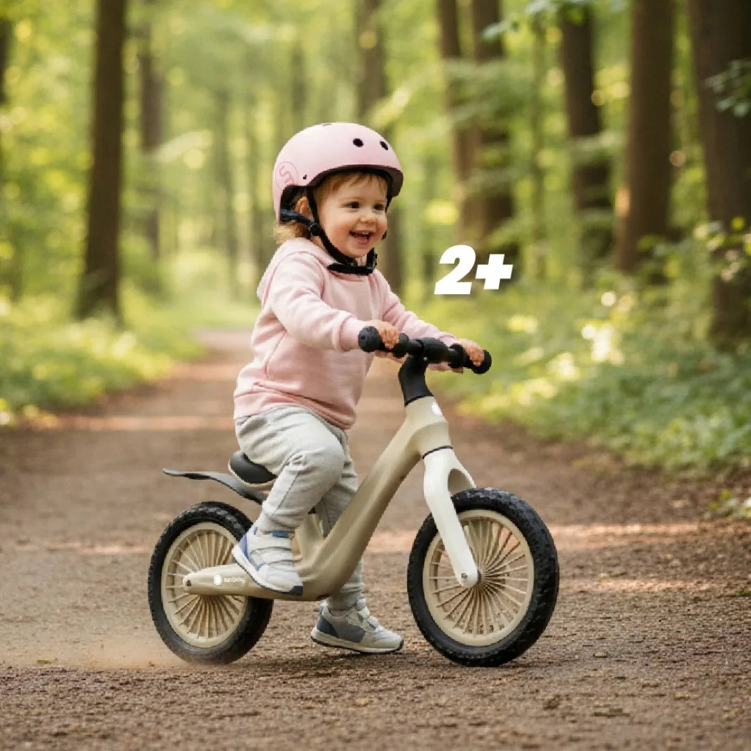 Sun Baby SPORT balansinis dviratis vaikams, 2,5 kg, itin lengvas, su sparnu ir poroloniniais ratais, smėlio spalvos