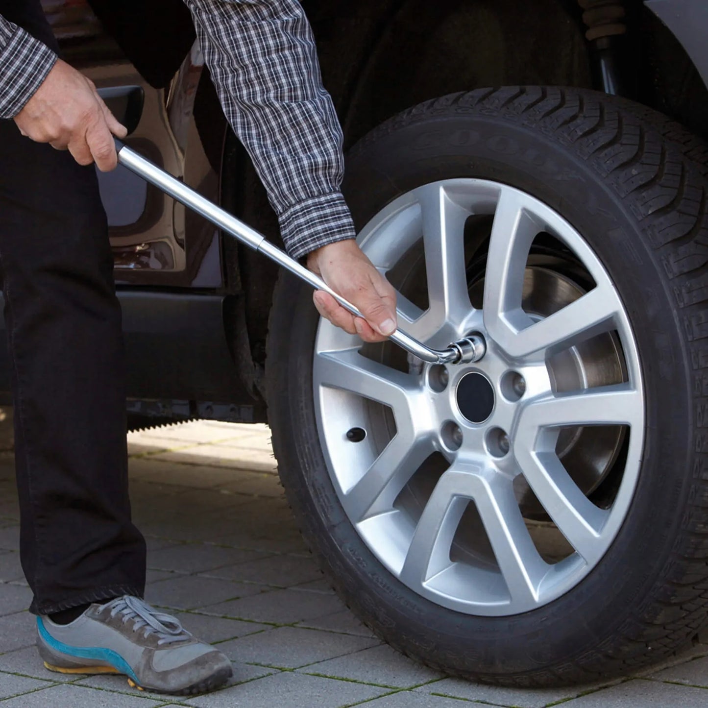 TELESKOPINIS AUTOMOBILIO RATŲ RAKTAS SU GALVUTĖMIS 17, 19, 21, 23 mm, 1/2″, TVIRTAS